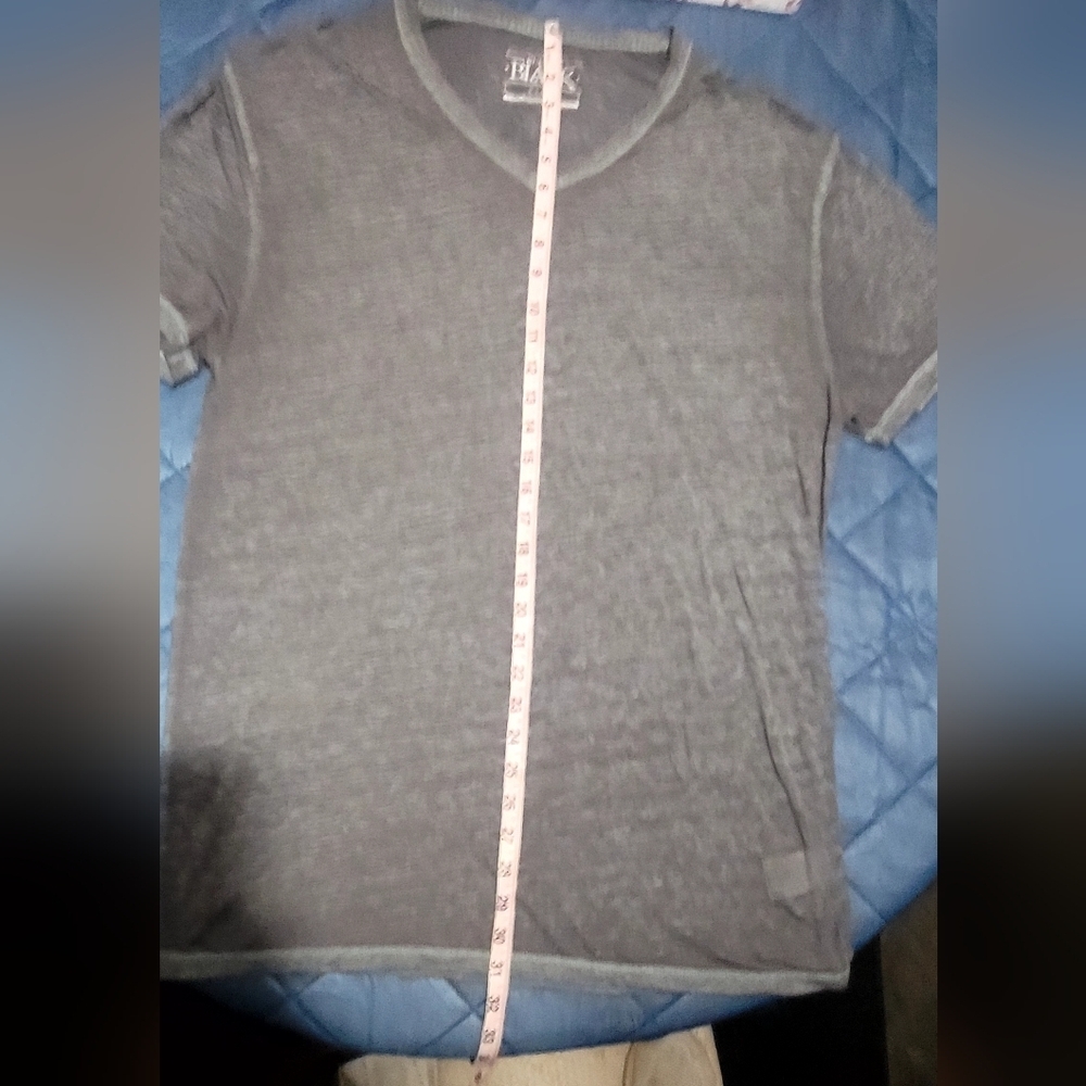 Mens Buckle Black V-neck Tshirt. Gray With Heather Pattern. Size XL - Picture 9 of 10